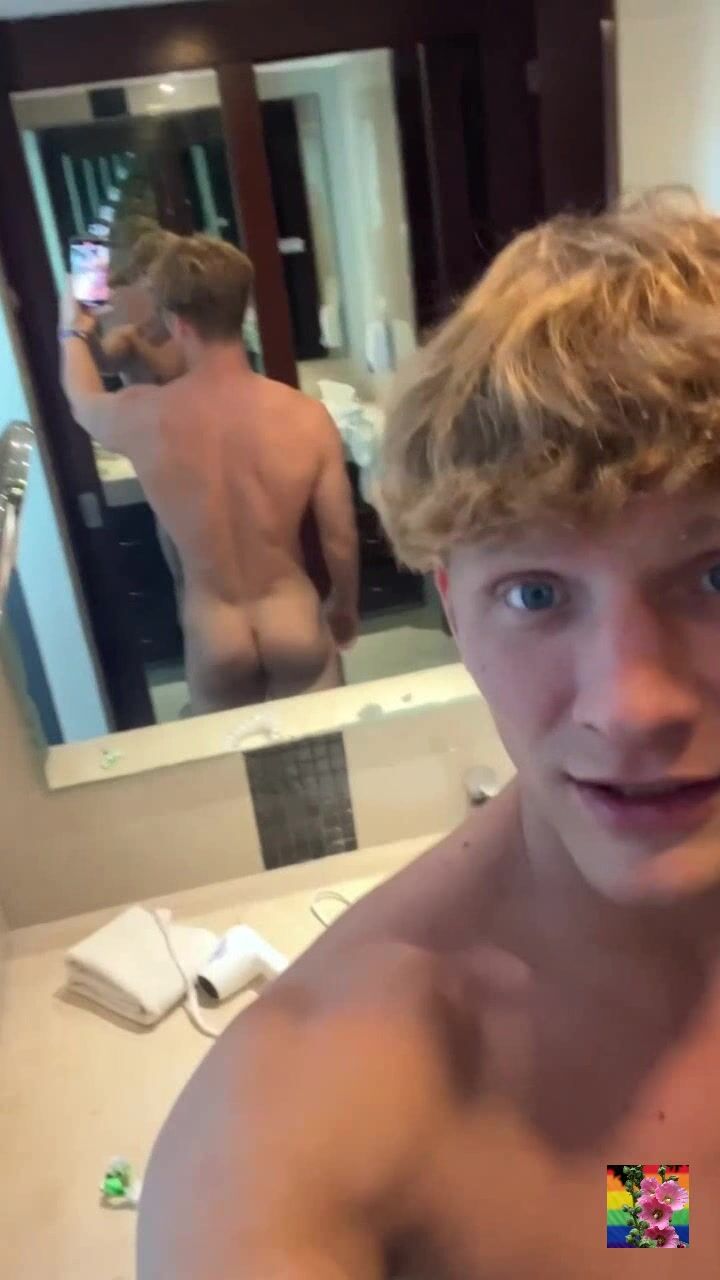 Twinks desnudos el domingo