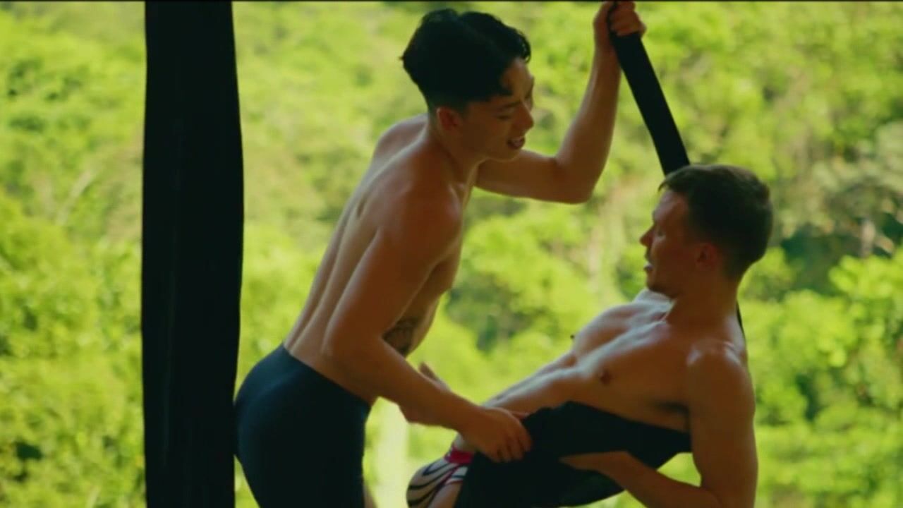 Outdoor-roher harter paar-bareback-muskel-schwanz-spaß