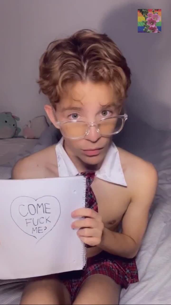 من فضلك، نكني في ثقبي الصغير بدون واقي، أبي