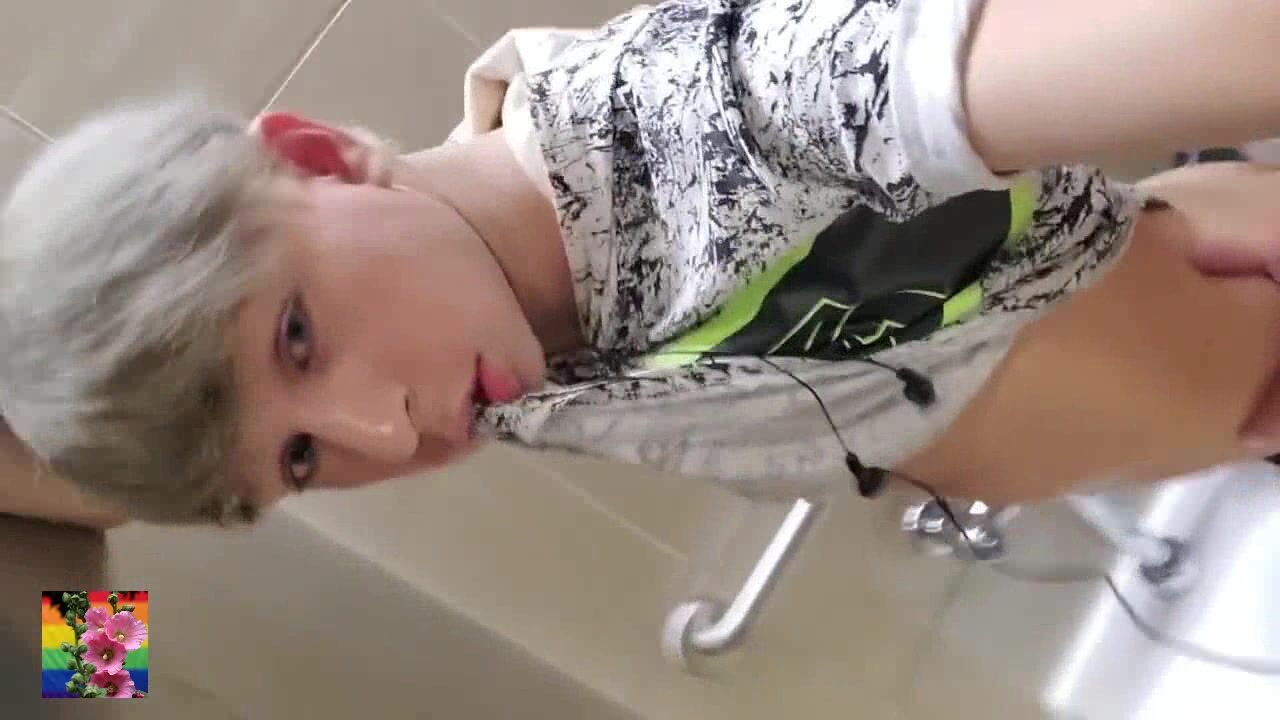 Raw public toilet sex [hbw]