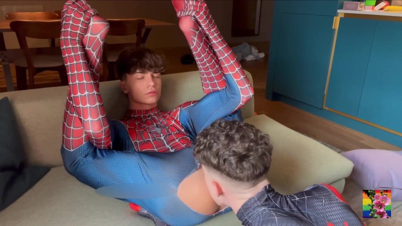 Spiderman bareback twink date