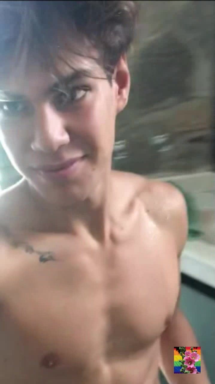Shower bareback with muscle daddy’s cock 9