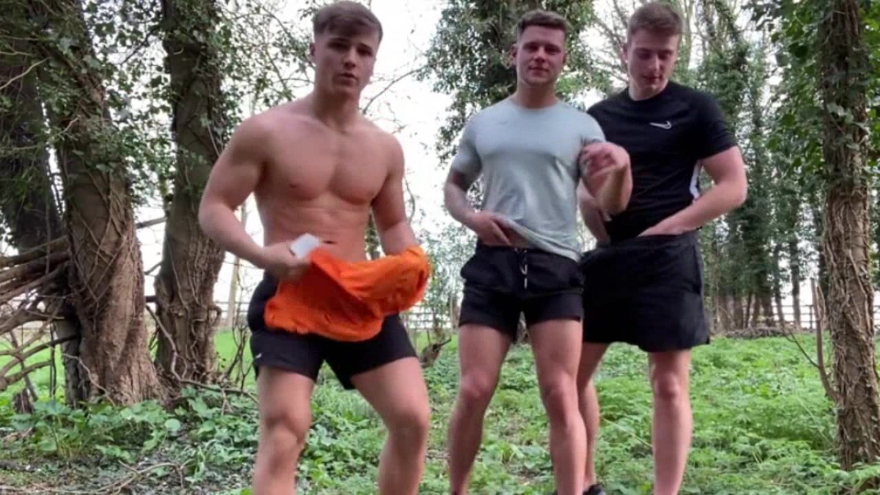 Twink und daddy ficken ohne gummi draußen