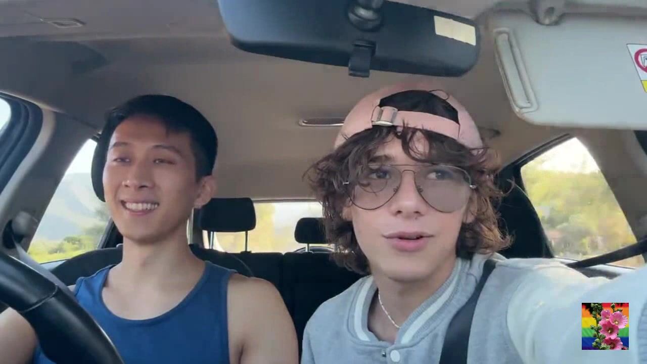 小鲜肉情侣无套鸡巴假期性爱