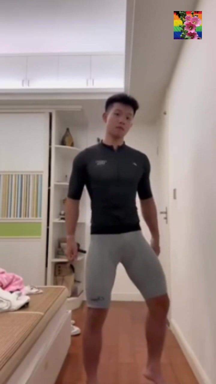 Hot daddy welcomes you bareback