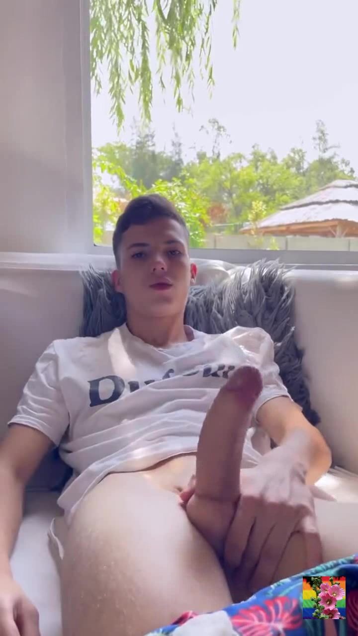 [hbw] twink welcomes daddy to raw cam show