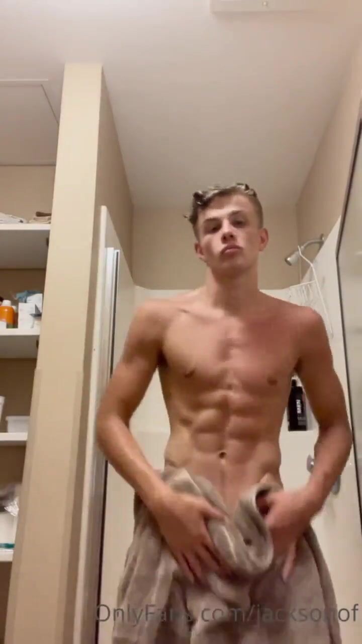 Sexy twink showering gets so fucking hot