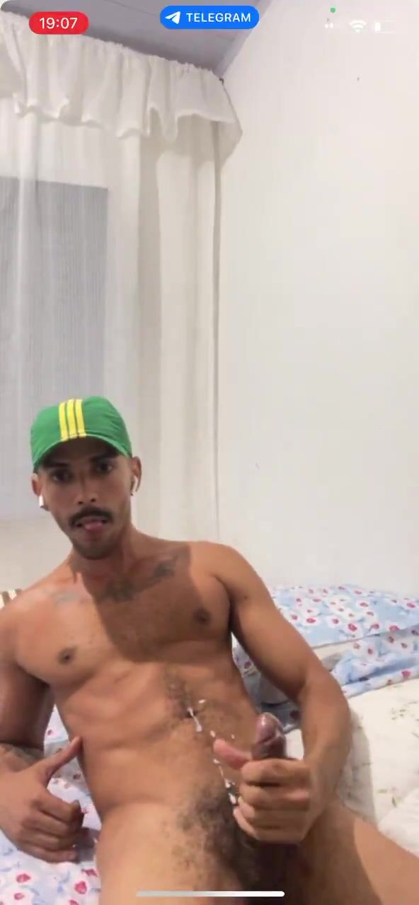 Latino henrique bate uma forte