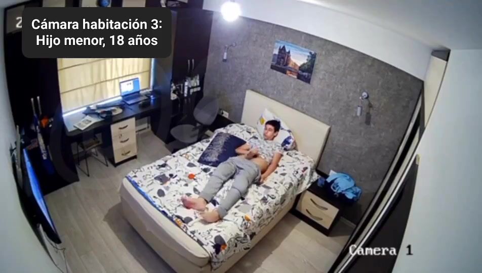 Teen-junge wichst vor versteckter kamera