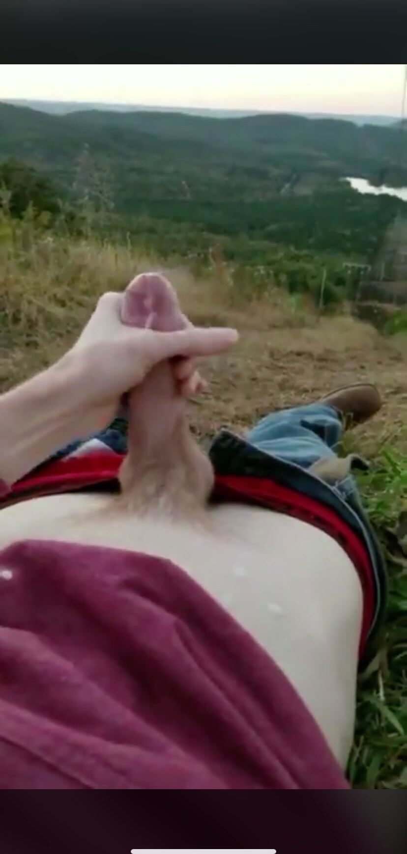 Twink na encosta punheta o pau duro