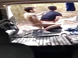 Drague en plein air mène à baise maison torride