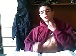 Adolescente gay aburrido hace porno de tarea