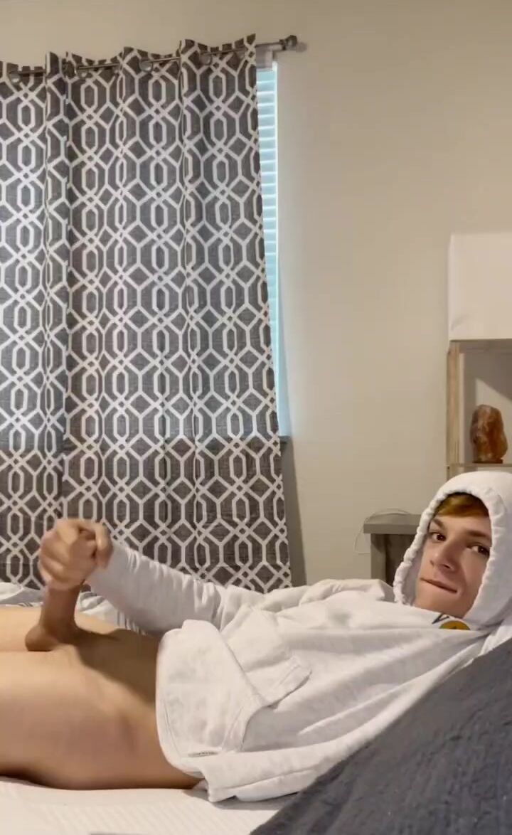 Self-sucking hoodie boy shoots his load