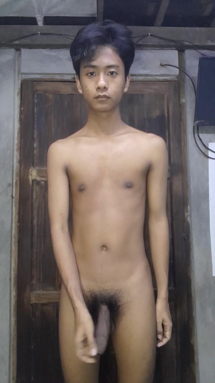 Asian twink plays his cute dick