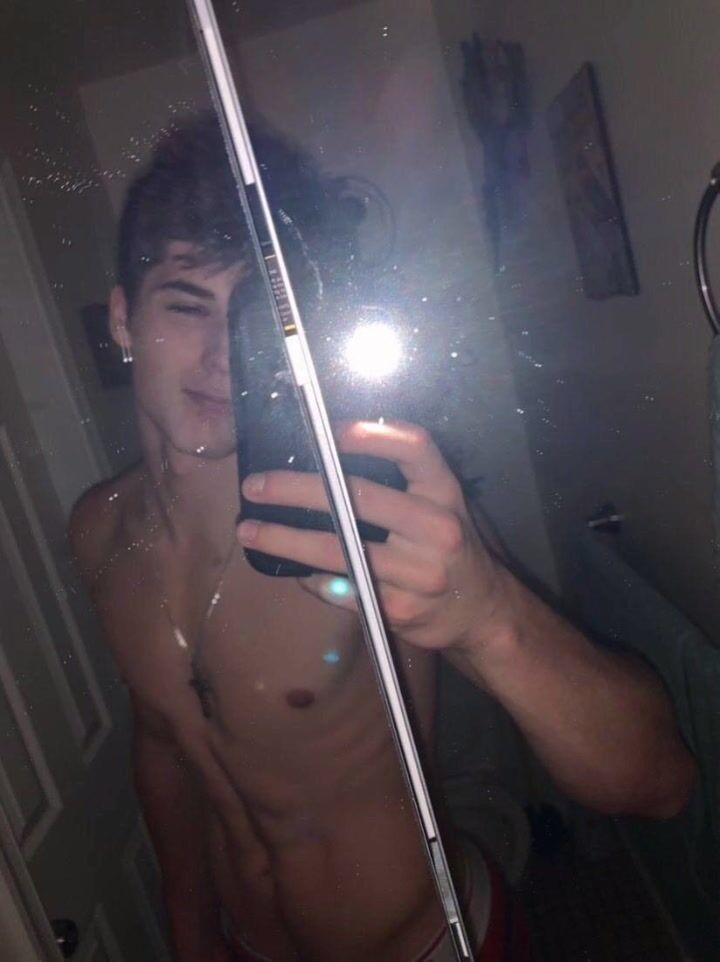 Horny dude raw in bed
