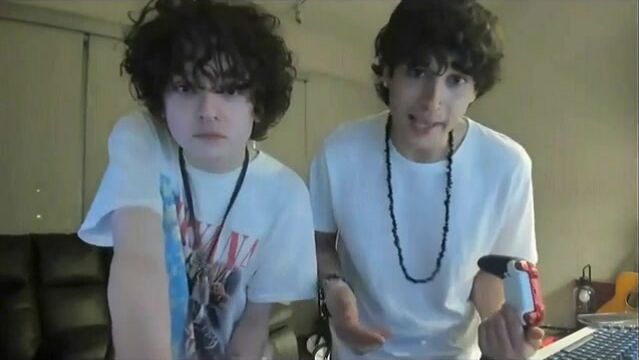 Gamers twinks chupam sem capa