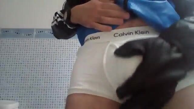 Muscle daddy barebacks horny glove twink