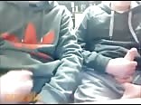 Geile kapuzenpulli-freunde ficken ohne gummi