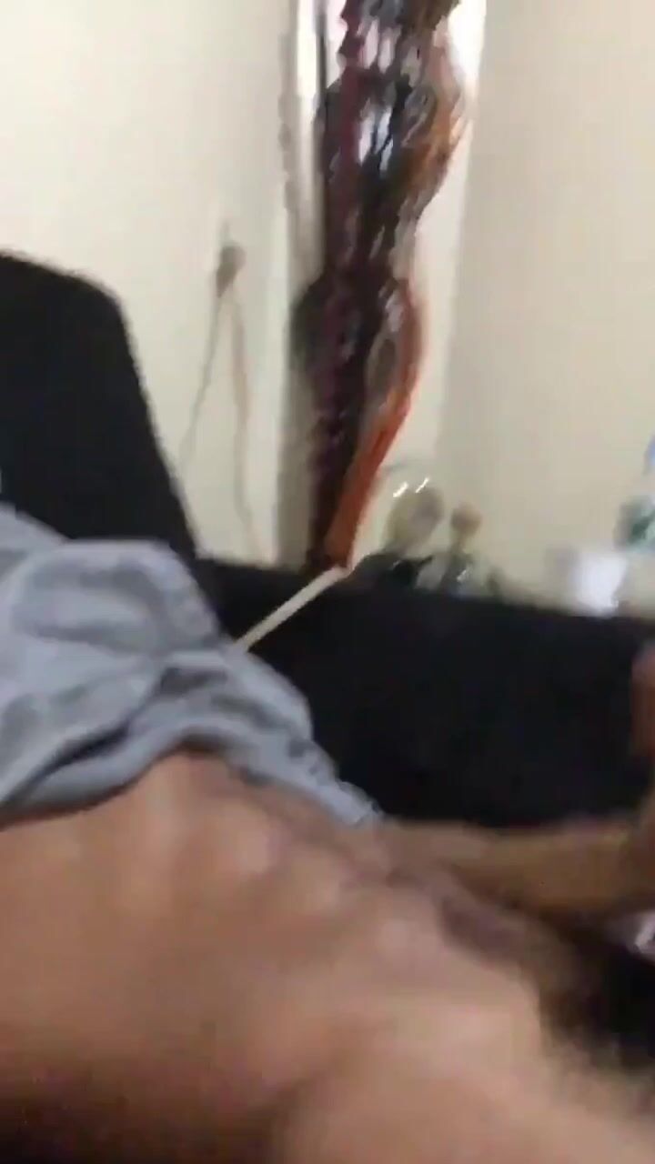Twink latino se masturba y se corre