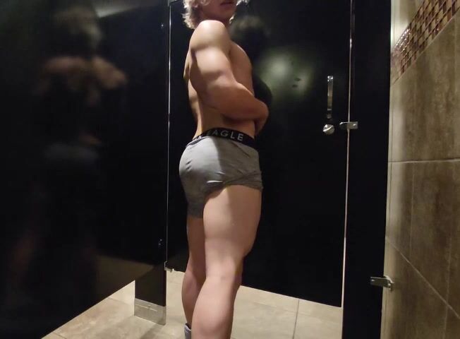Ethan: hot 18-year-old bodybuilder flexes & jerks