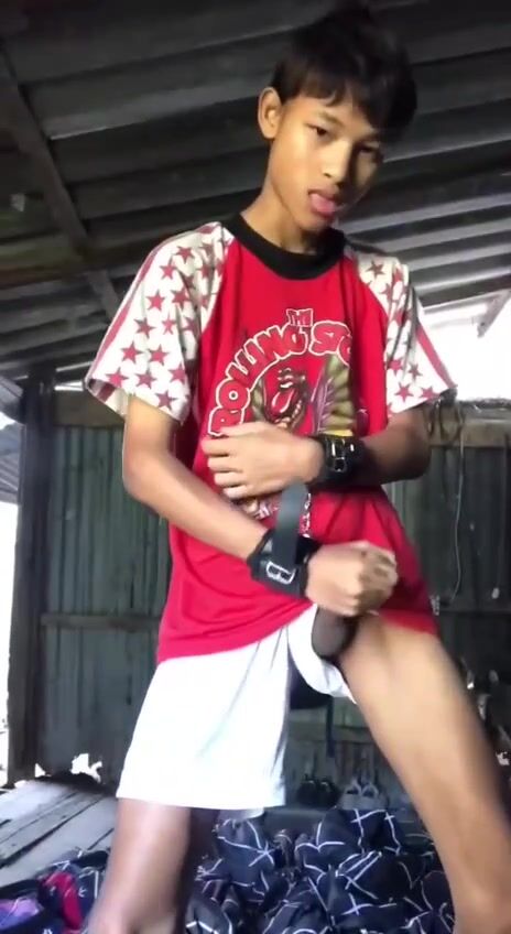Asiatique blond menotté gicle