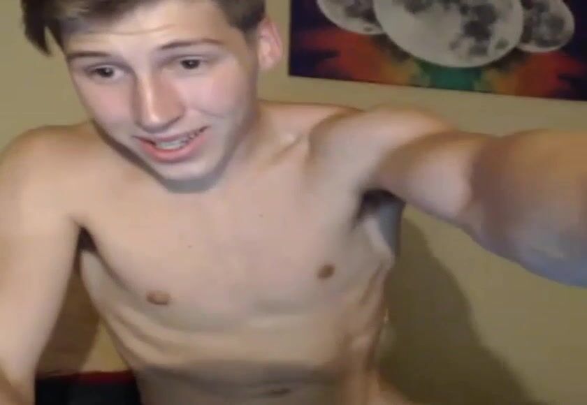 Ado athlétique s'exhibe en webcam - porno de beau mec chaud