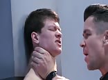 ハードbdsmで縛られて使われる少年