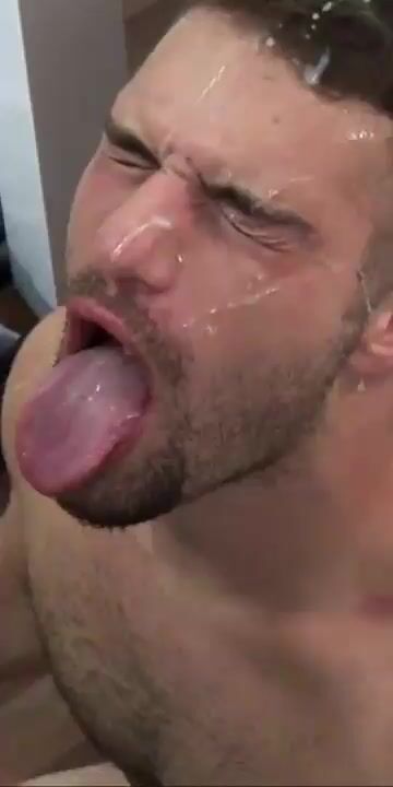 Faciales masivas: corridas calientes rociando fuerte