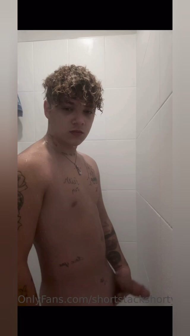Compilación de enano de polla grande pajeándose