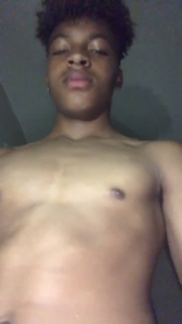 Black twink shows hot ass