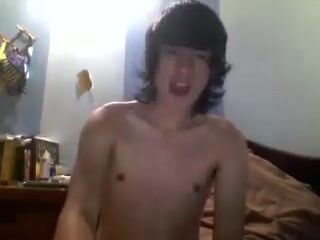 Adolescente masturbándose duro - tubo porno caliente