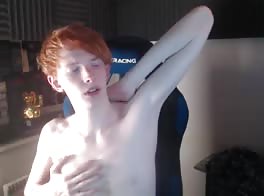 Chico cam se mete plug y se corre fuerte