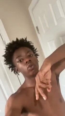 Gars chocolat décharge sperme chaud