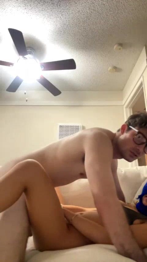 Cody’s bareback twink cock drills muscle daddy