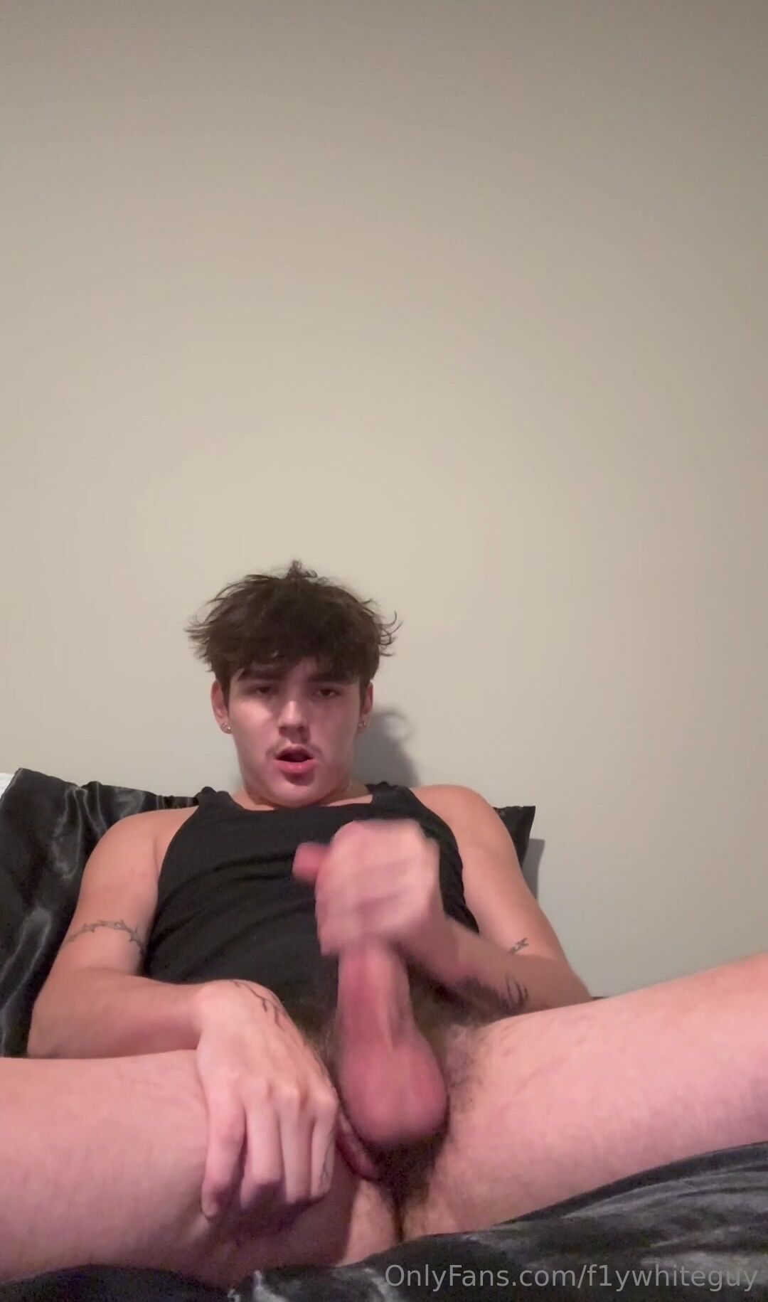 Branquinho gostoso se masturba gostoso