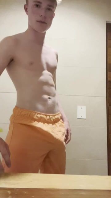 Ado musclé s'envoie en l'air sur kik