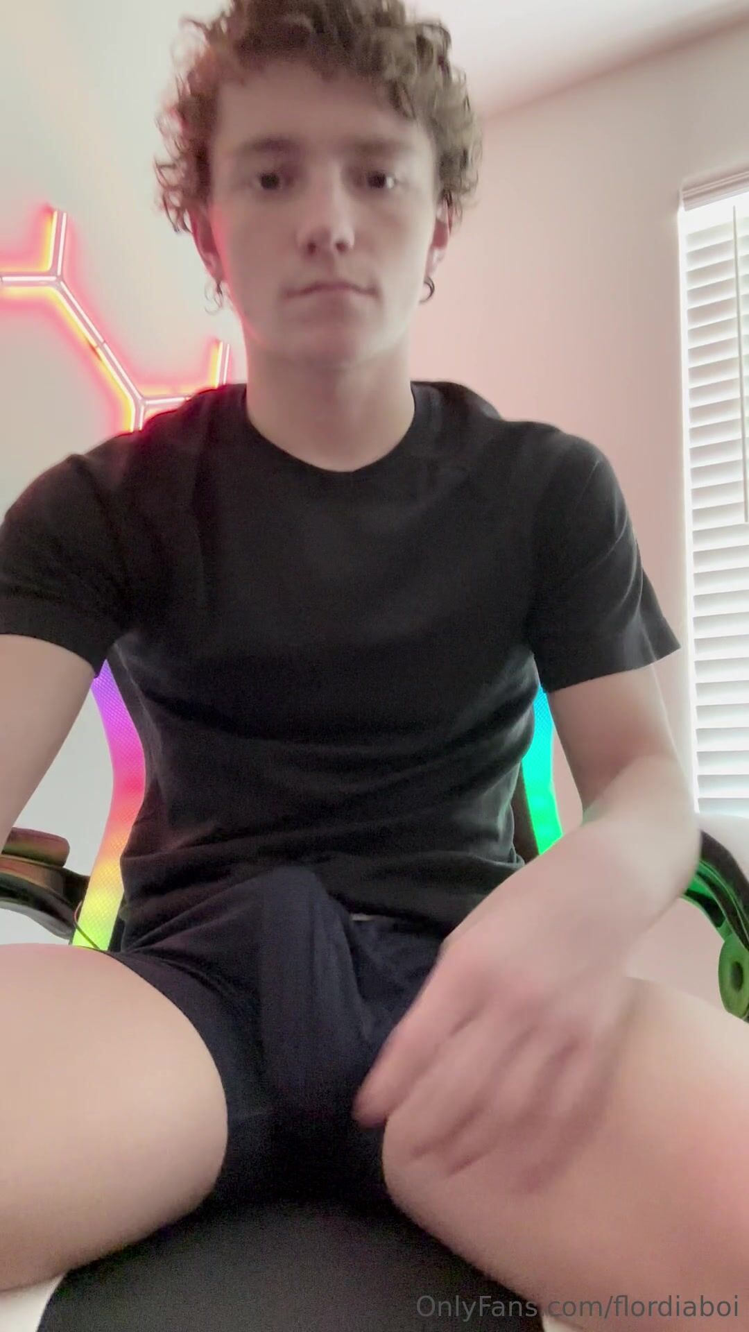 Flordiaboi jerks cock and cums
