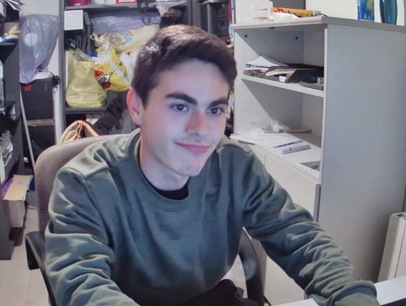 Hot friendly twink mateo