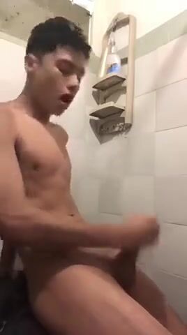 拉丁裔男孩手淫射精