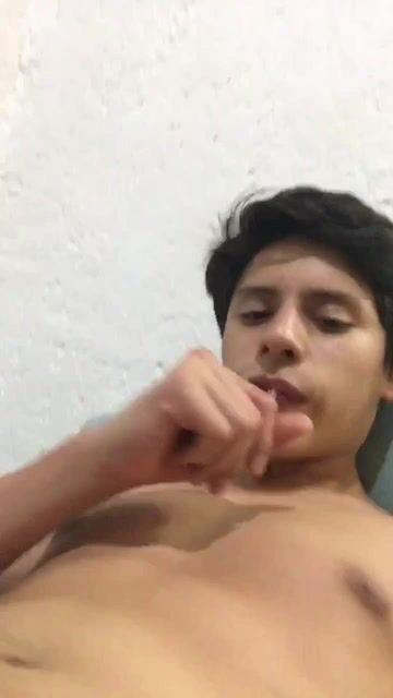 拉丁肌肉男射在自己身上