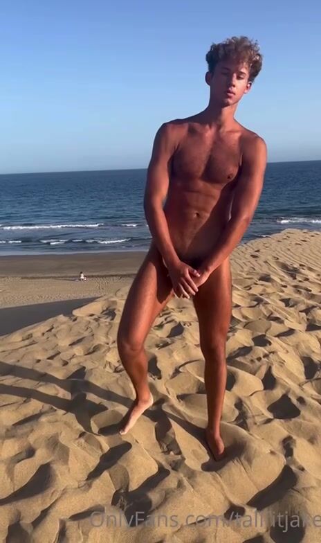 Mec d'of bandé se branle la bite bien dure 2