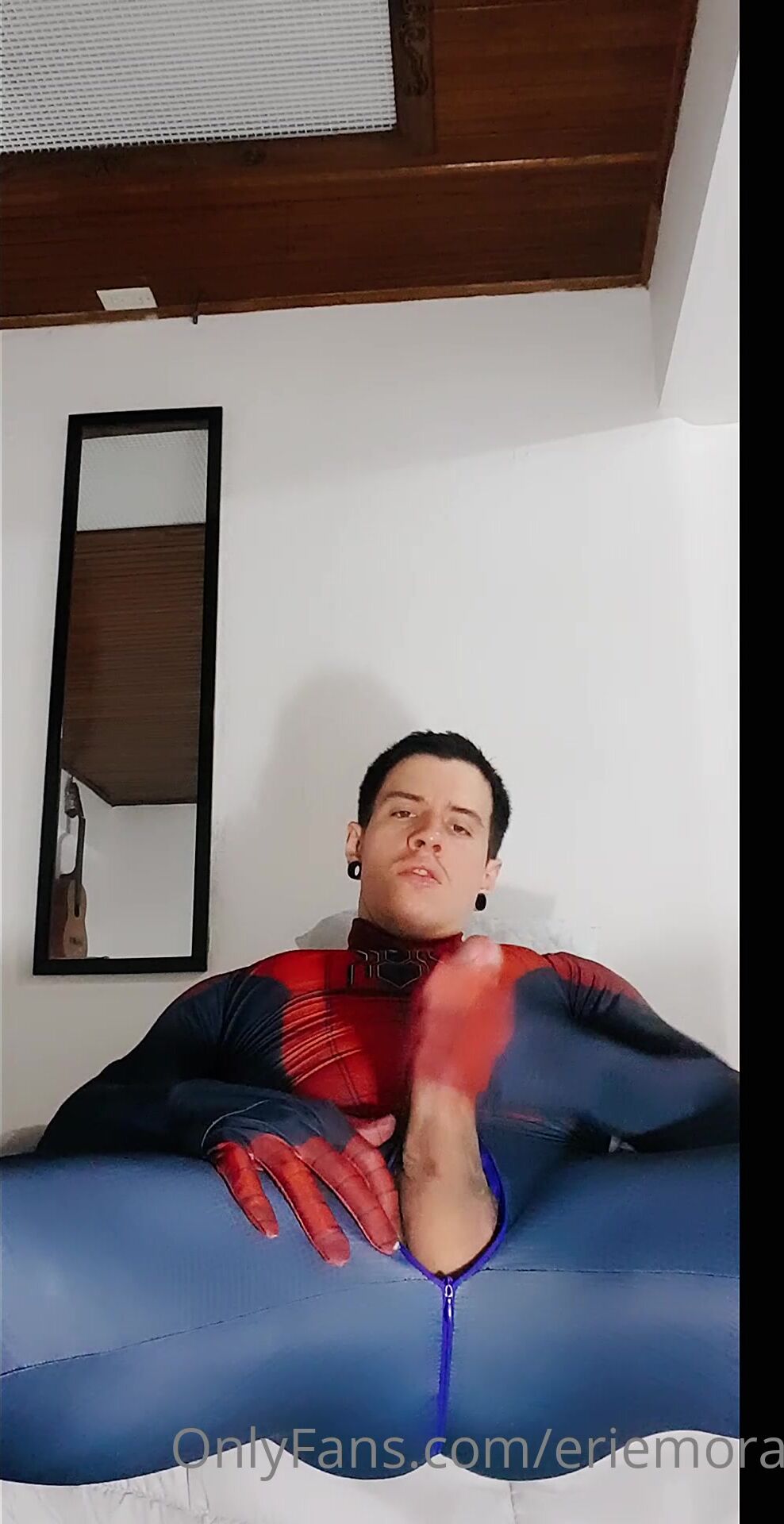 شاب of يستمني زبه الصلب 2