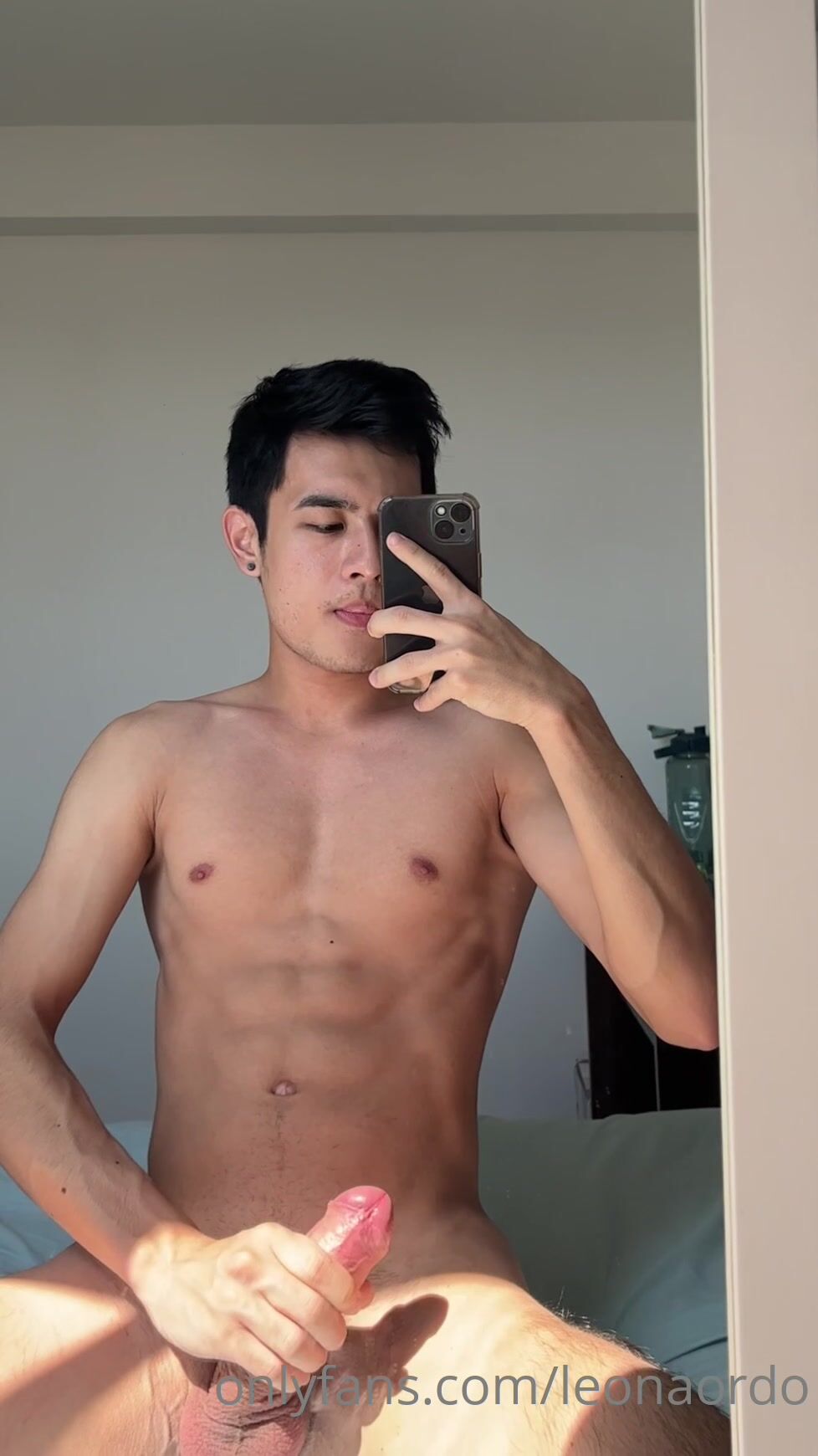 [hot of][0775] hot of wanking clip