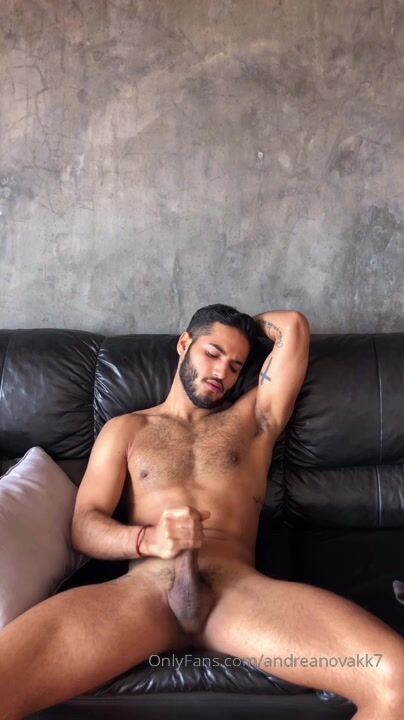 Hot of guy wanks his hard cock 6914fc0841ef9