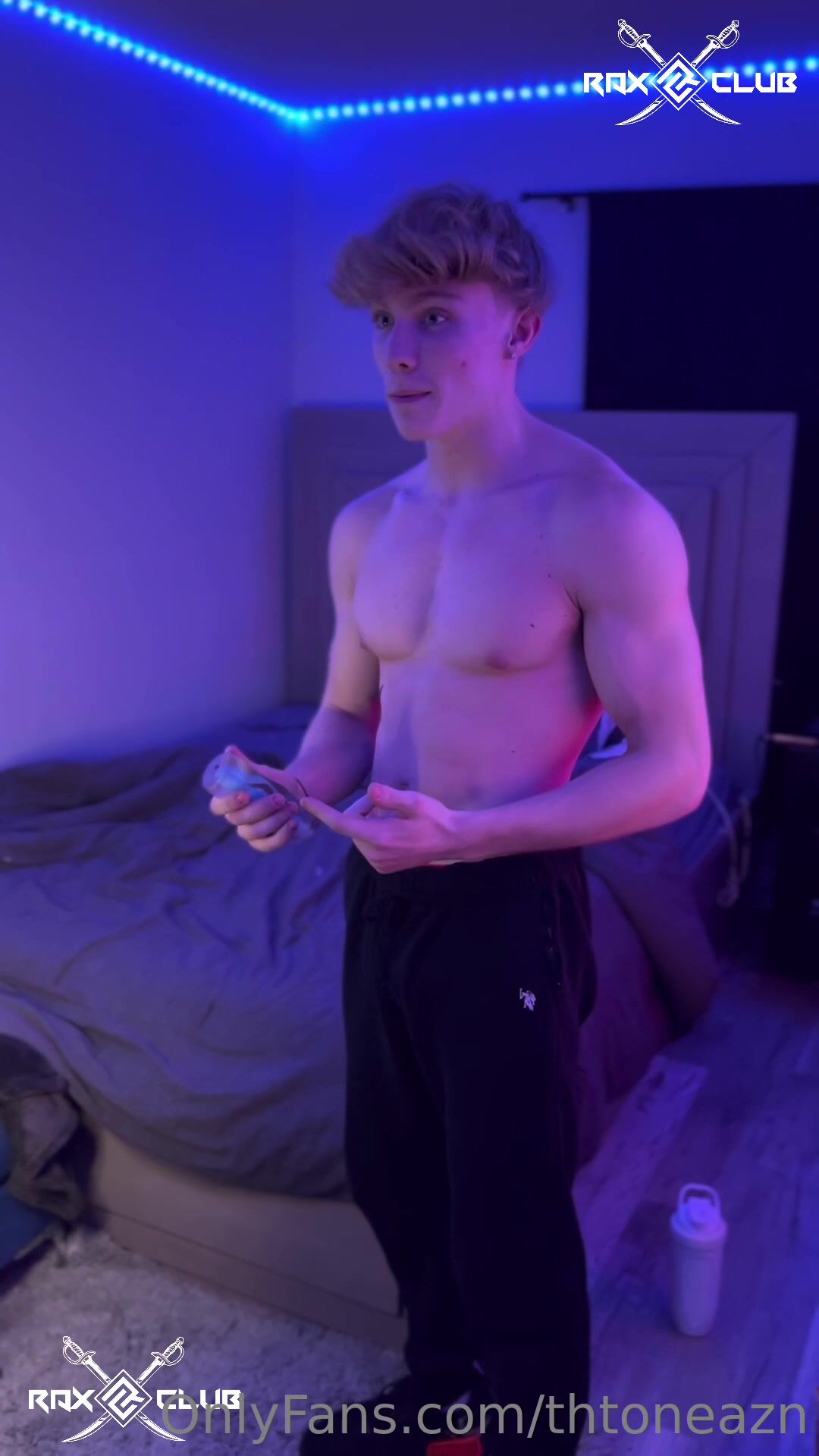 Hot of guy wanks hard cock 6914fa657fab2