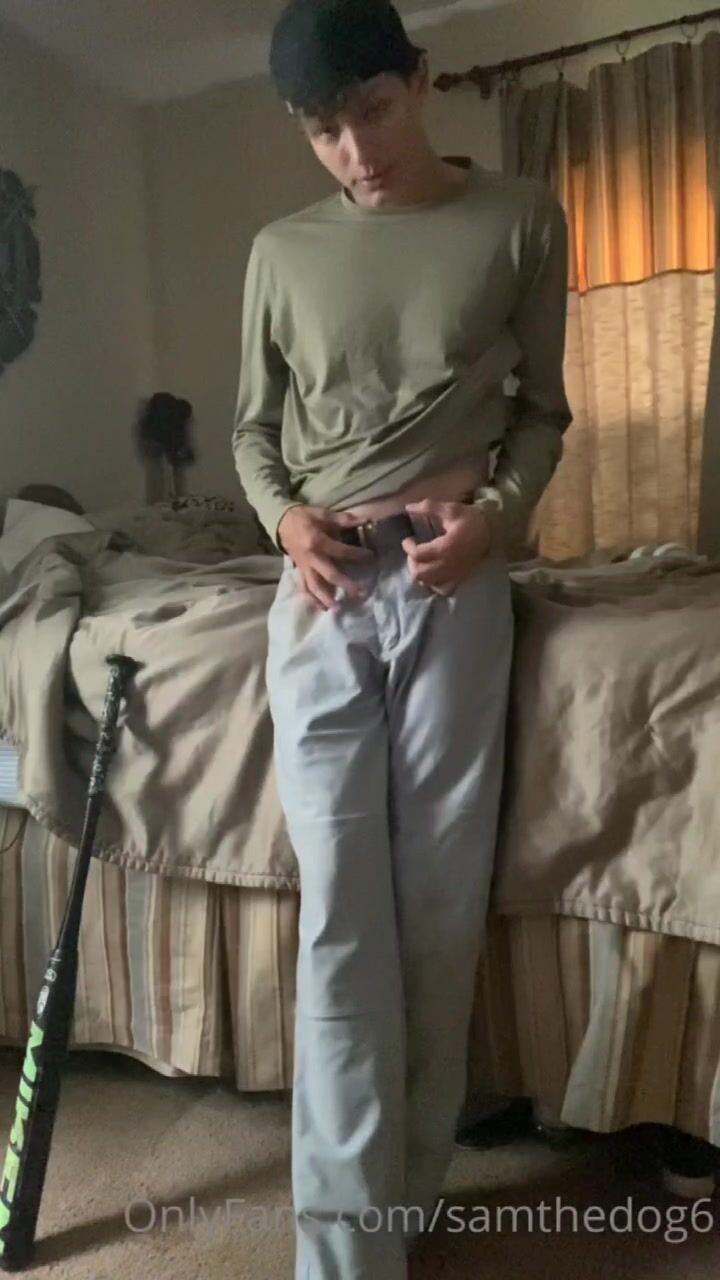 горячий парень с onlyfans дрочит свой твёрдый хуй 7