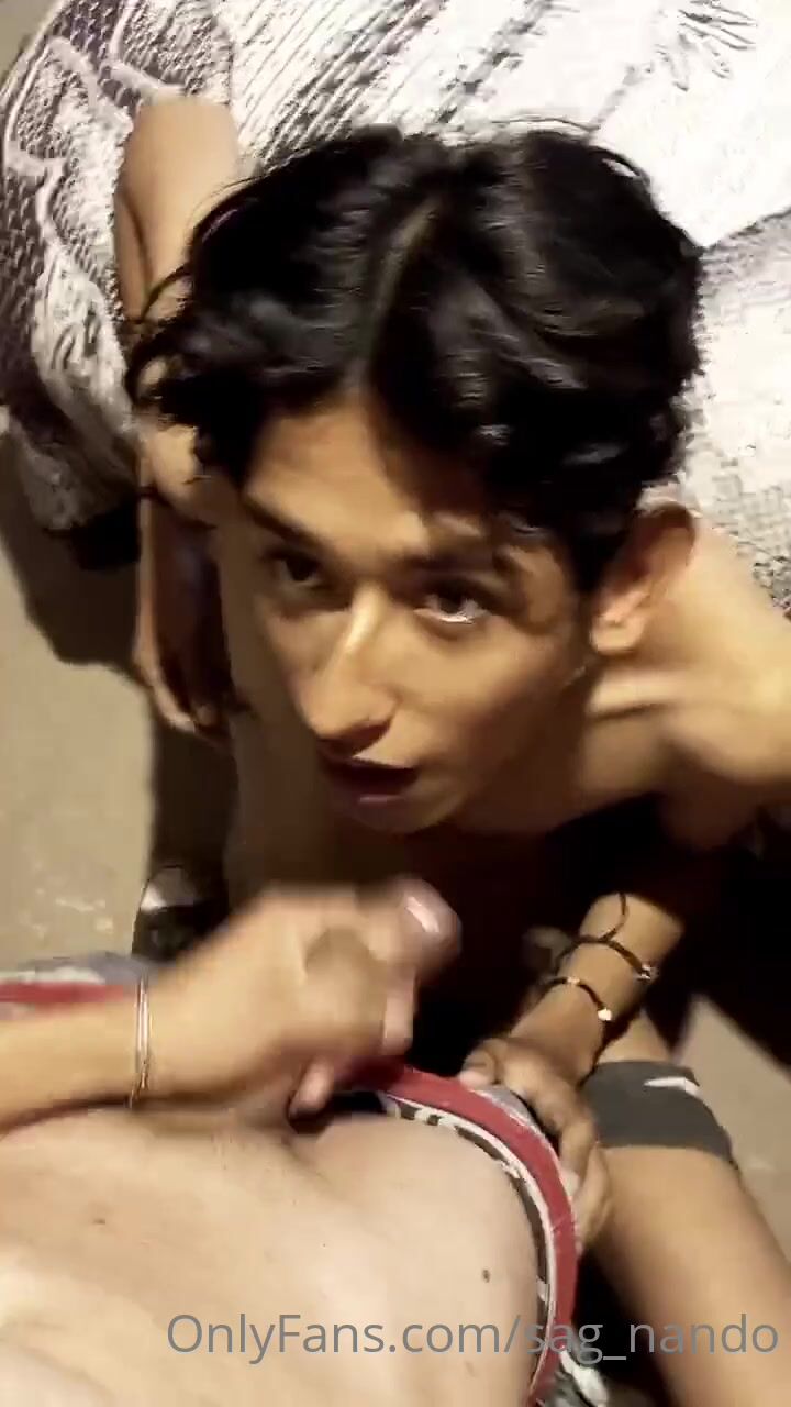 Deux potes partagent une vidéo chaude de branlette of