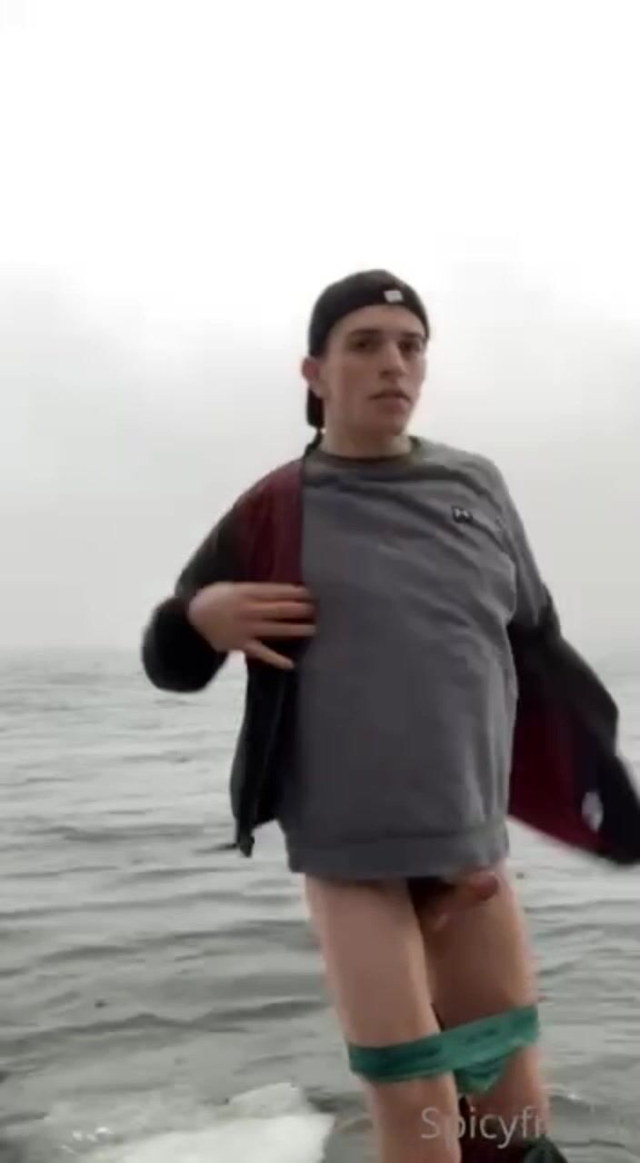 горячий парень с of дрочит свой хуй 9