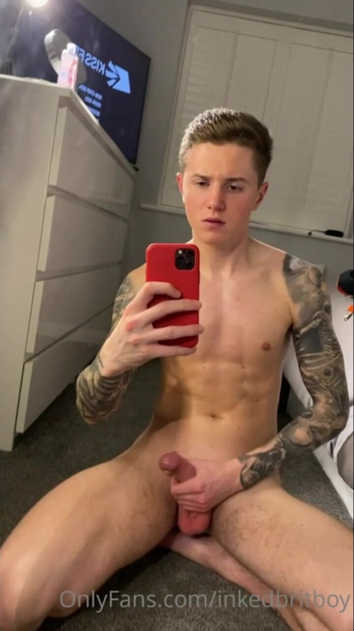 Hot of hunk wanks his hard cock 6