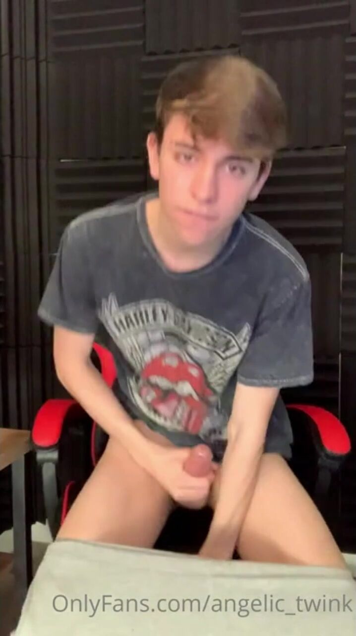 Clipe de cara of se masturbando o pau duro